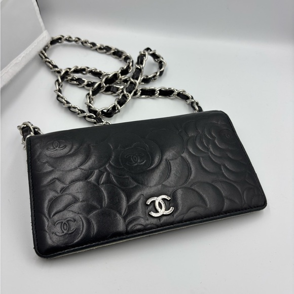 CHANEL Handbags - Vintage Chanel Wallet On chain